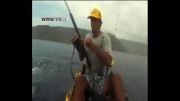 ماهیگیری که بطور ناخواسته ناگهان یک کوسه را شکار میکند! ...