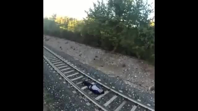 عبور قطار از روی انسان