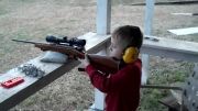 پسربچّه ی 8ساله و شلیک با تک تیرنداز؛ خوش به حالش...HD