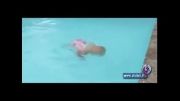 مهارت عجیب دختر یک ساله در شنا !!