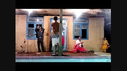 آیین سنتی رقص مردان بادامن زنانه درجشنواره اقوام ایران2