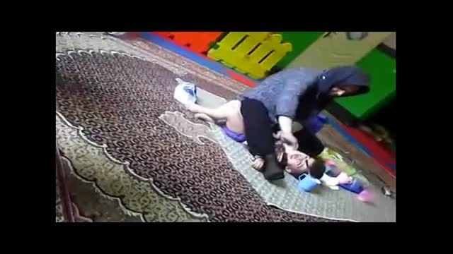 کتک زدن یک کودک در مهدکودک