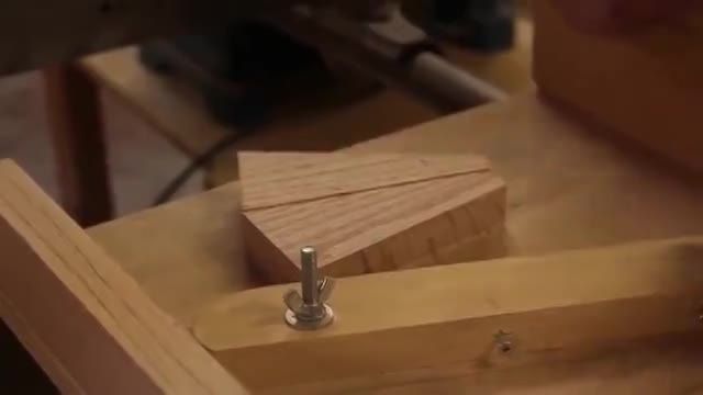 ساخت کاسه چوبی از چینش قطعات چوبهای مختلف کنار هم