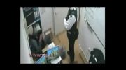 کتک زدن یک زن توسط پلیس.....