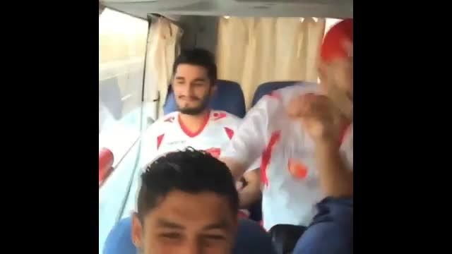 رقص و شادی پرسپولیسی ها در اتوبوس