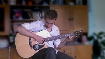 اهنگ  ایزل با گیتار