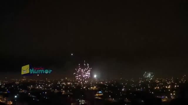 مشاهده نوری عجیب و ترسناک در آسمان مکزیک هنگام جشن