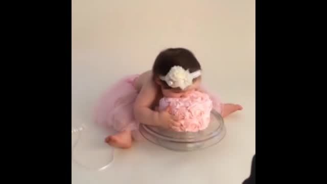 پروژه عکسبرداری از کیک خوردن یه بچه
