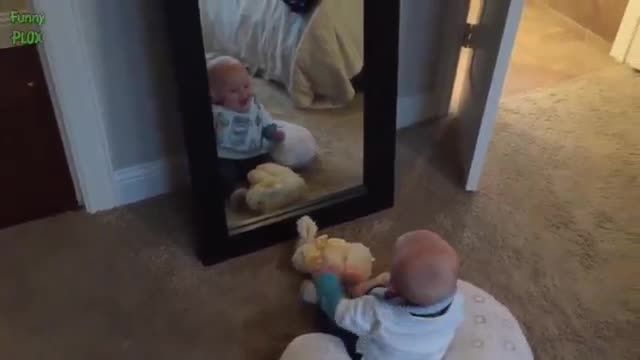 واکنش نوزادان جلوی آینه