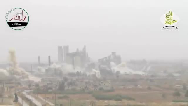 حمله ی تروریست ها به کارخانه ی سیمان در جنوب حلب