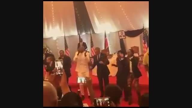 اوباما در زادگاه پدر آفریقایی رقصید
