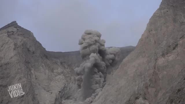فوران آتشفشان کلیپ از (JukinVideo) ببینید حتما!!!
