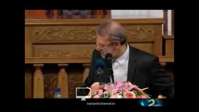 شیطنت خنده دار بچه در حین سخنرانی علی لاریجانی.!!!