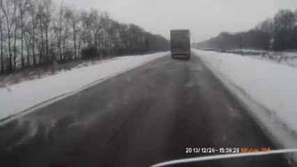 تصادف در جاده برفى !