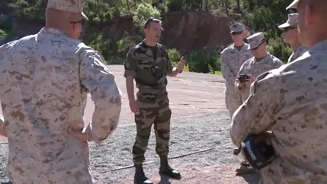 تمرین سربازان امریکایی با سلاح فرانسوری فاماس