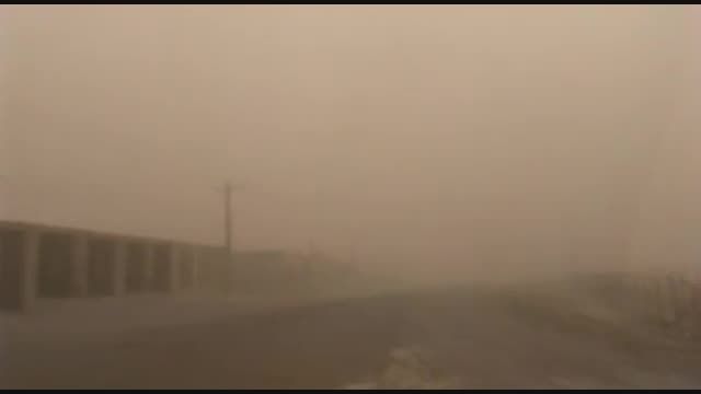 وزش طوفان و گرد و خاک در شهرستان هیرمند