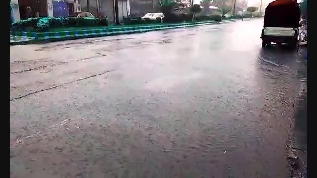 بارش باران و جاری شدن اب در احمدسر گوراب