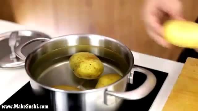 پوست کندن سیب زمینی با یک روش ساده!