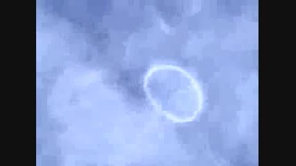 مشاهده جسمی حلقه مانند و عجیب در آسمان