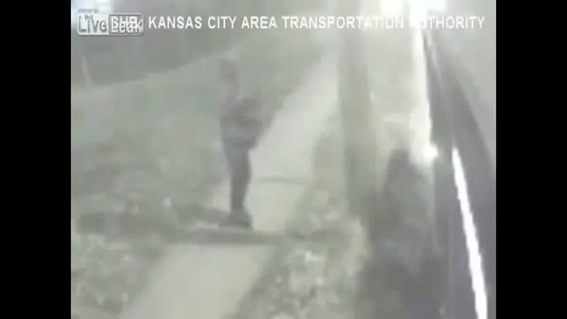 شلیک مرد مسلح به اتوبوسی در کانزاس سیتی - آمریکا