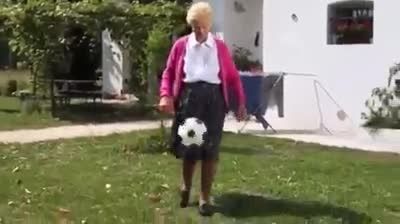 مادر بزرگ فوتبالیست