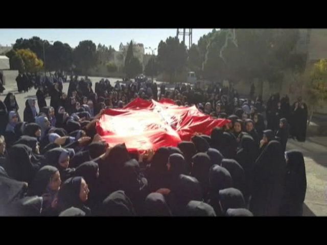 پرچم بارگاه ابا عبدالله الحسین در دبیرستان سیدالشهداء