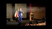 اجرای شاد حسن ریوندی در میان دانشجویان دانشگاه آزاد