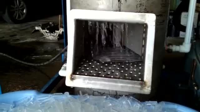 دستگاه تولید یخ لوله ای ( Tube ice maker machine )