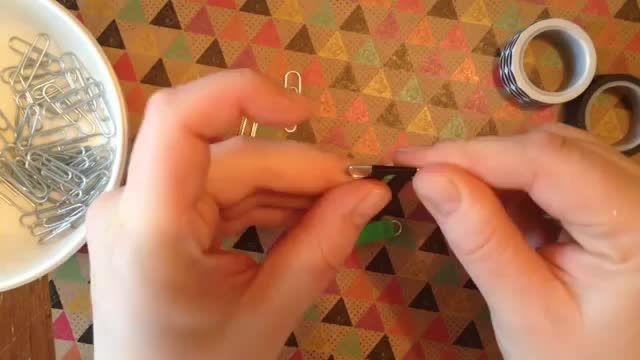 DIY درست کردن دستبند با نوارچسب طرح دار