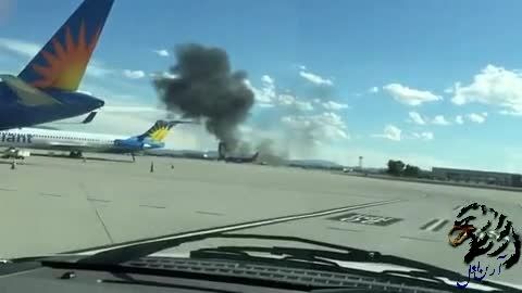 لحظه امداد رسانی به موتور آتش گرفته هواپیمای بویینگ 777