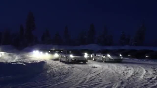 تجربه ی رانندگی در برف با پورشه