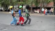 رقص بی نظیر وسط خیابان