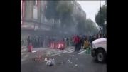 شلیک گاز اشک آور برای متفرق کردن تظاهرکنندگان مکزیکی
