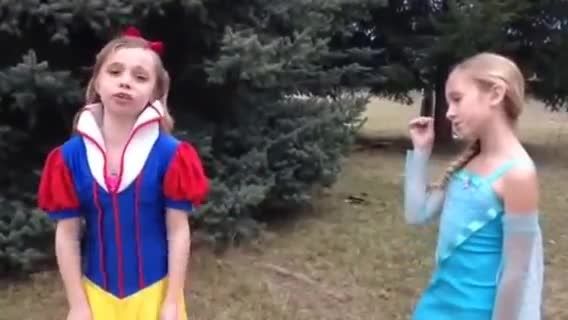 Snow White vs Elsa!