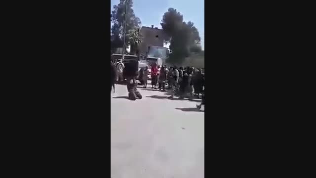 داعش یکی از فرماندهان النصره را گردن زد + فیلم (+18)