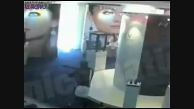 عجیب ترین سرقت مسلحانه در پاریس+فیلم کلیپ ویدیو دزدی