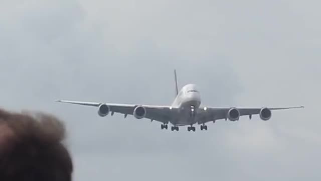لندینگ زیبای ایرباس A380 در میامی ✈