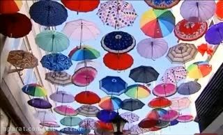 کوچه چترهای رنگی در میدان انقلاب