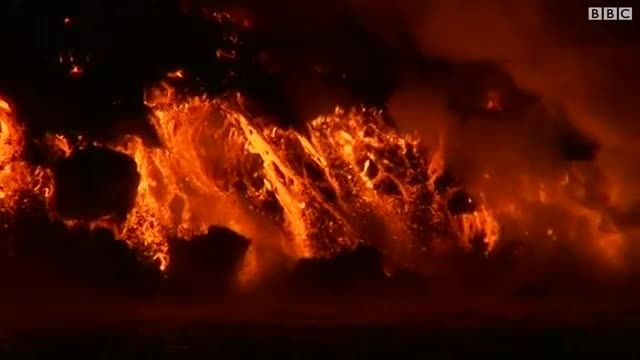 جریان گدازه های آتشفشان گالاپاگوس ىر مسیر اقیانوس افتاد