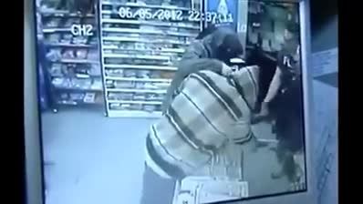 سرقت و درگیری در فروشگاه