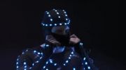 لینول مسی و لباس LED