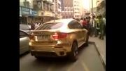 ماشینی عربی ساخته شده با طلا