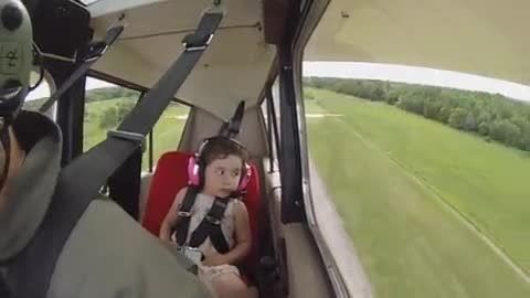 شادی واقعی این بچه را بعد از پرواز ببینید