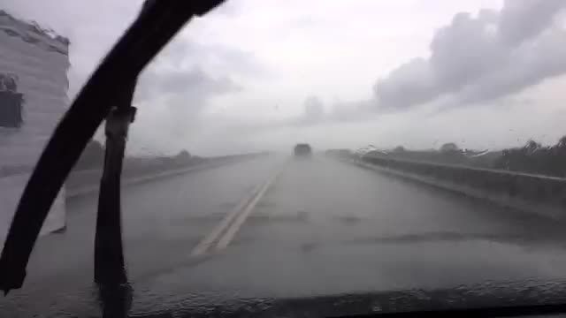 128. رانندگی در باران با شورلت تاهو