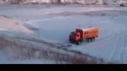 لیز خوردن زیبای کامیون در برف....