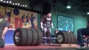 قوی ترین مرد دنیا وزنه۲تنی را بلند میکند