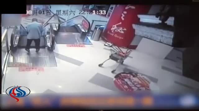 به چین می روید مواظب پله برقی باشید!