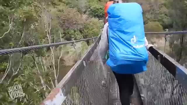 سقوط پل در نیوزیلند کلیپ از (JukinVideo)