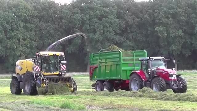 Grassilage 2015 mit New Holland FR 9060 H&auml;cksler