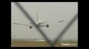 هواپیمای بویینگ 767 با چرخ های بسته بروی زمین نشست